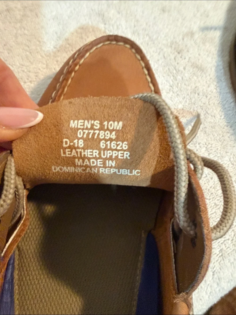 Sperry Men's Tan Leather Boat Shoes with Contrast Laces B6